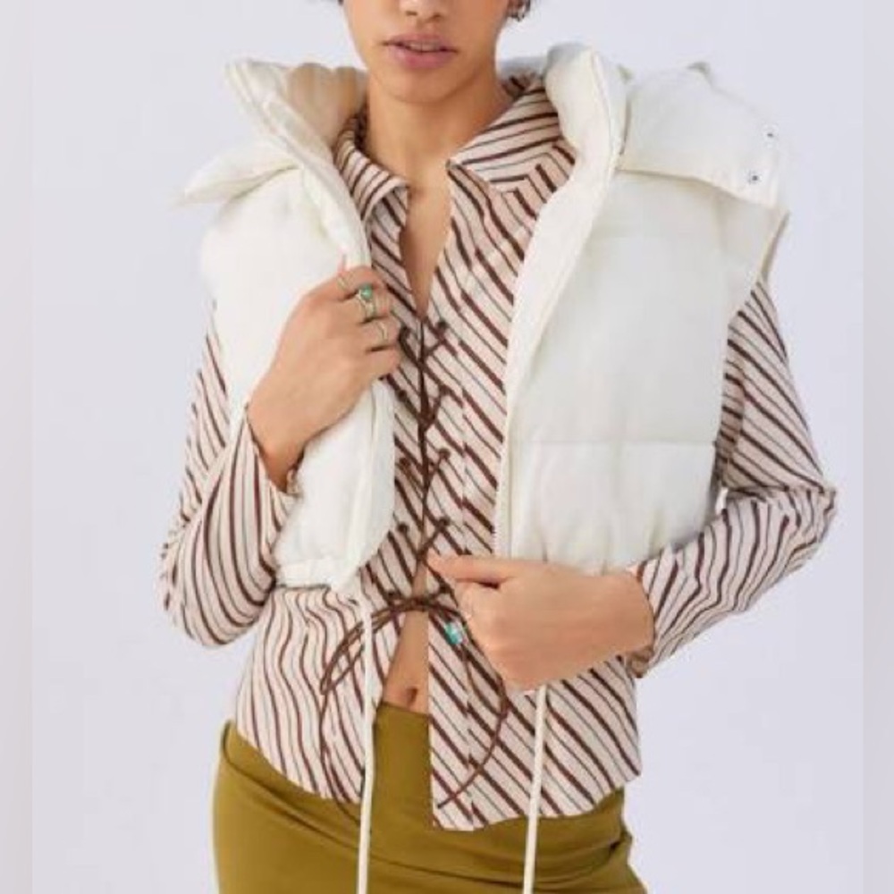Urban Outfitters BDG Cropped White Collared Zip-Up Cinch Waist Puffer Vest